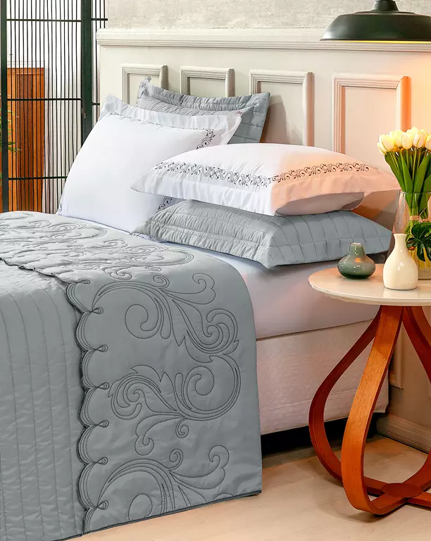 KIT ENXOVAL KING VERSÁTILE DUO 06 PEÇAS - MATELASSADO E BORDADO -  MEDIDA DE SUPER KING foto adicional 5