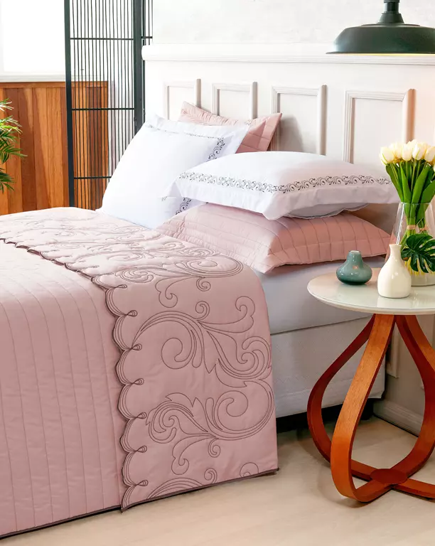 KIT ENXOVAL KING VERSÁTILE DUO 06 PEÇAS - MATELASSADO E BORDADO -  MEDIDA DE SUPER KING foto adicional 8