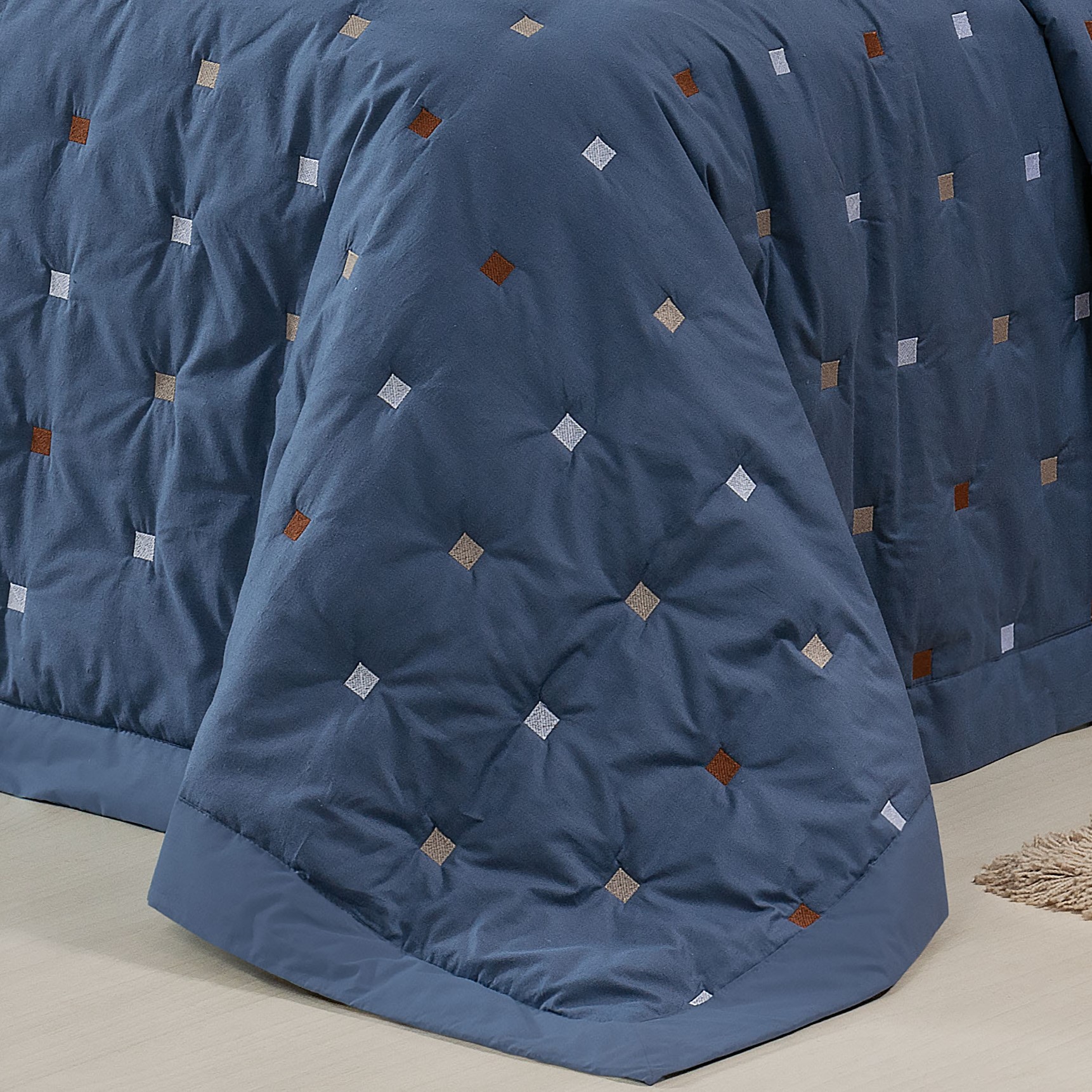 COBRE LEITO QUEEN ESTILO 03 PECAS - PERCAL 230 FIOS - BORDADO foto adicional 1