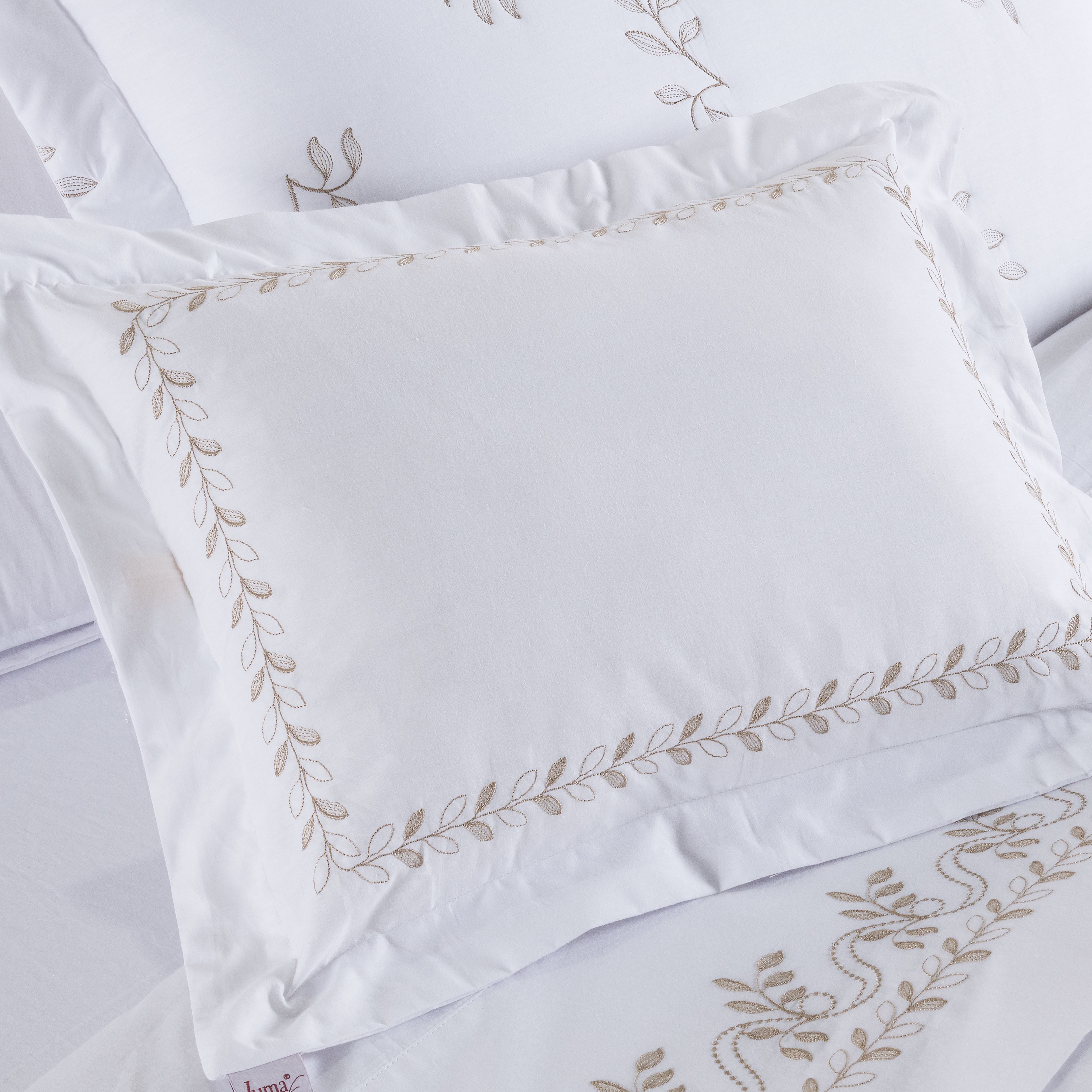 ALMOFADA BORDADA GARDEN CAPA E REFIL  RETANGULAR 2 PEÇAS - 230 FIOS -PURO ALGODÃO