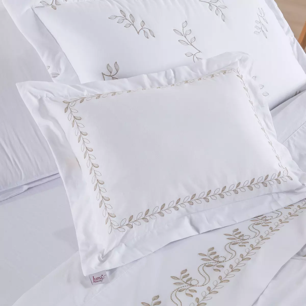 ALMOFADA BORDADA GARDEN CAPA E REFIL  RETANGULAR 2 PEÇAS - 230 FIOS -PURO ALGODÃO foto adicional 1