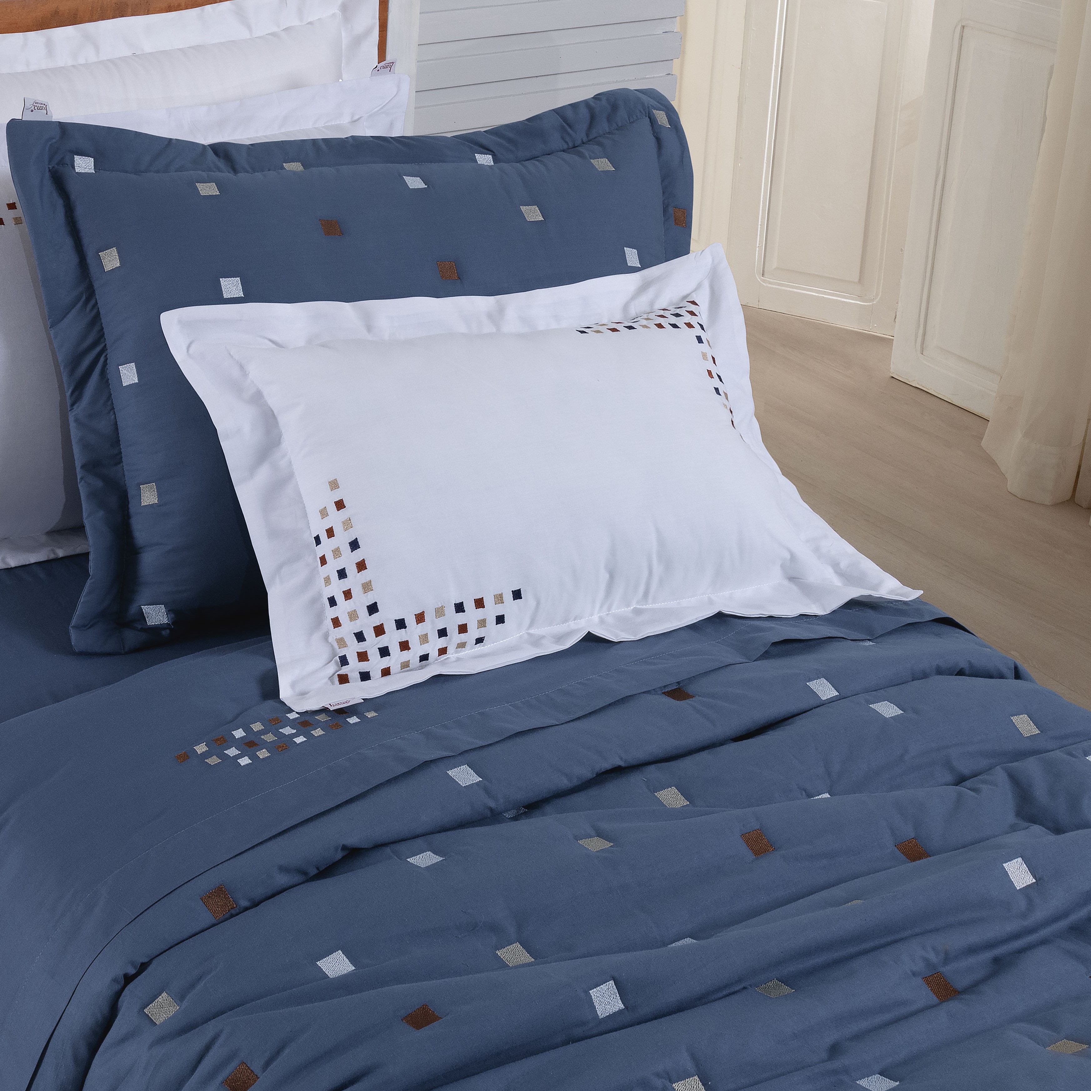 JOGO DE CAMA SOLTEIRO ESTILO 3 PEÇAS - BORDADO