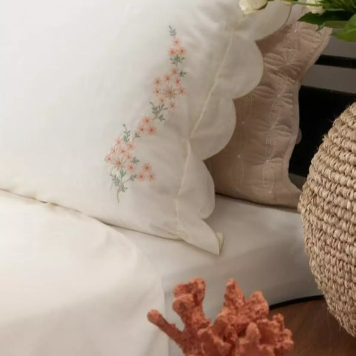 JOGO DE CAMA QUEEN VERENNA 04 PEÇAS  - PERCAL 250 FIOS - BORDADO foto adicional 1