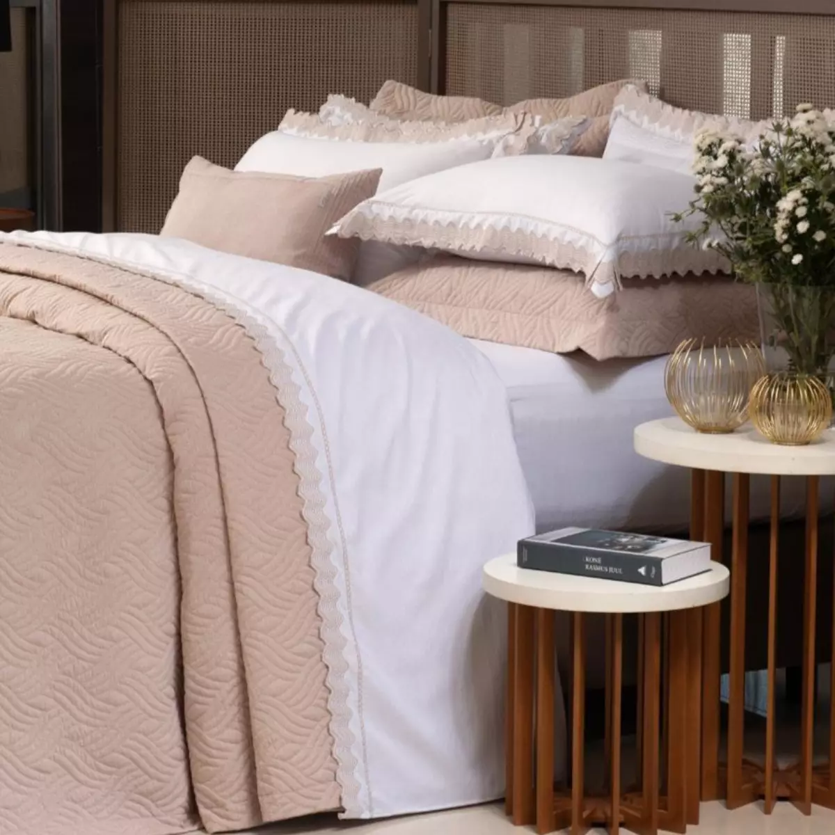 JOGO DE CAMA QUEEN BORDADO BELINE   4 PEÇAS