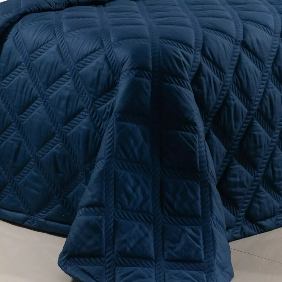 COBRE LEITO SUPER KING LUMI 3 PEÇAS  - BORDADO - MATELASSADO foto adicional 1