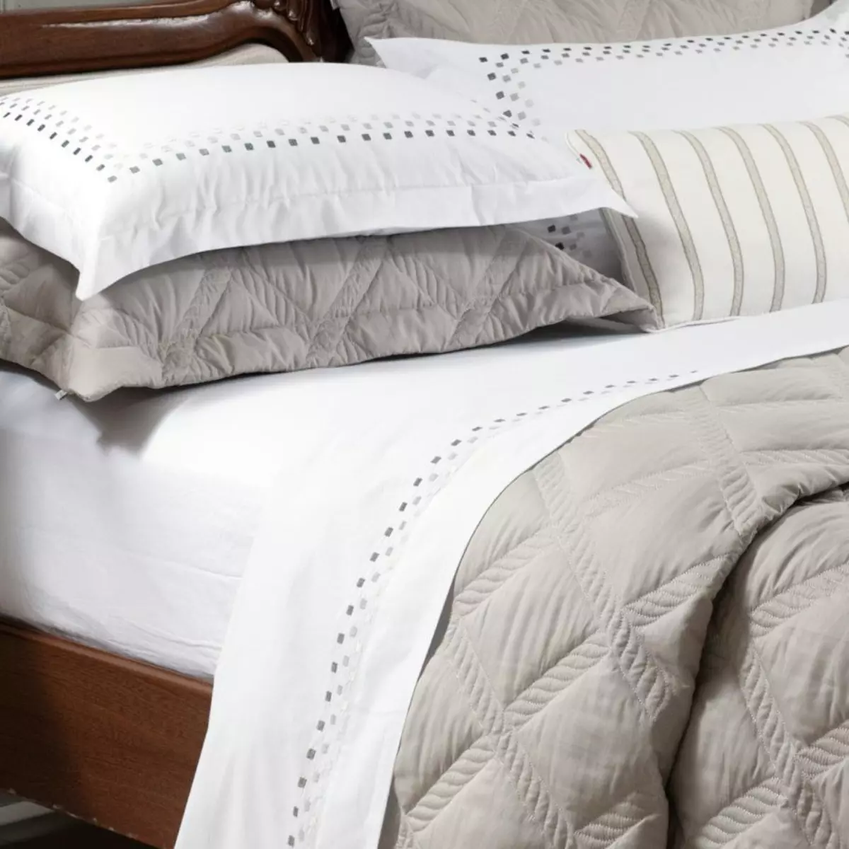 JOGO DE CAMA KING LUMI  4 PEÇAS - BORDADO foto adicional 3