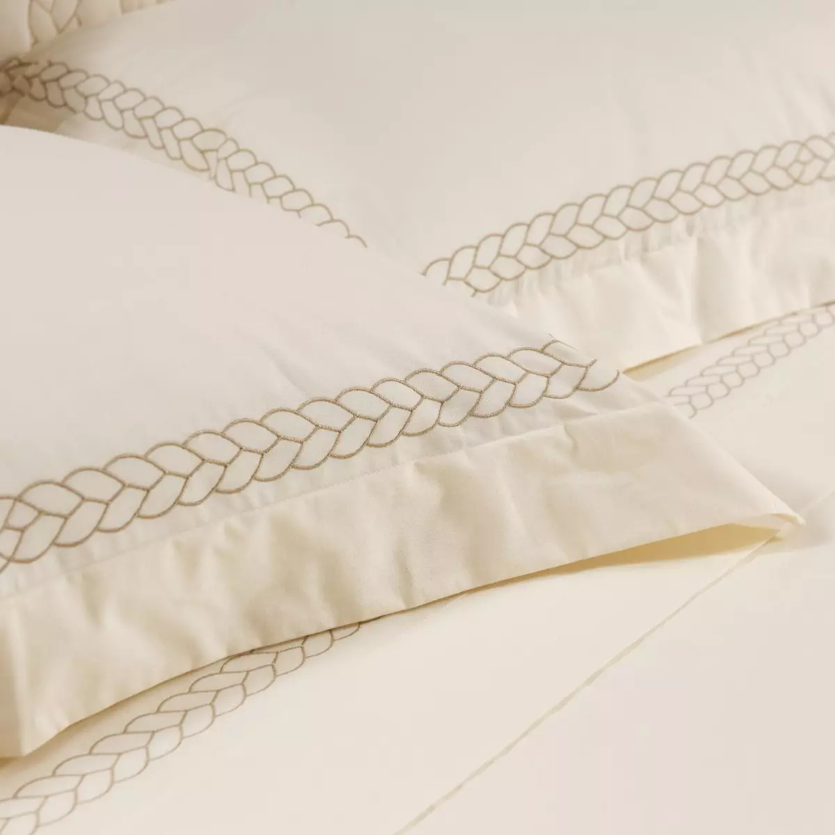 JOGO DE CAMA  QUEEN TRESSER  4 PEÇAS - BORDADO foto adicional 6