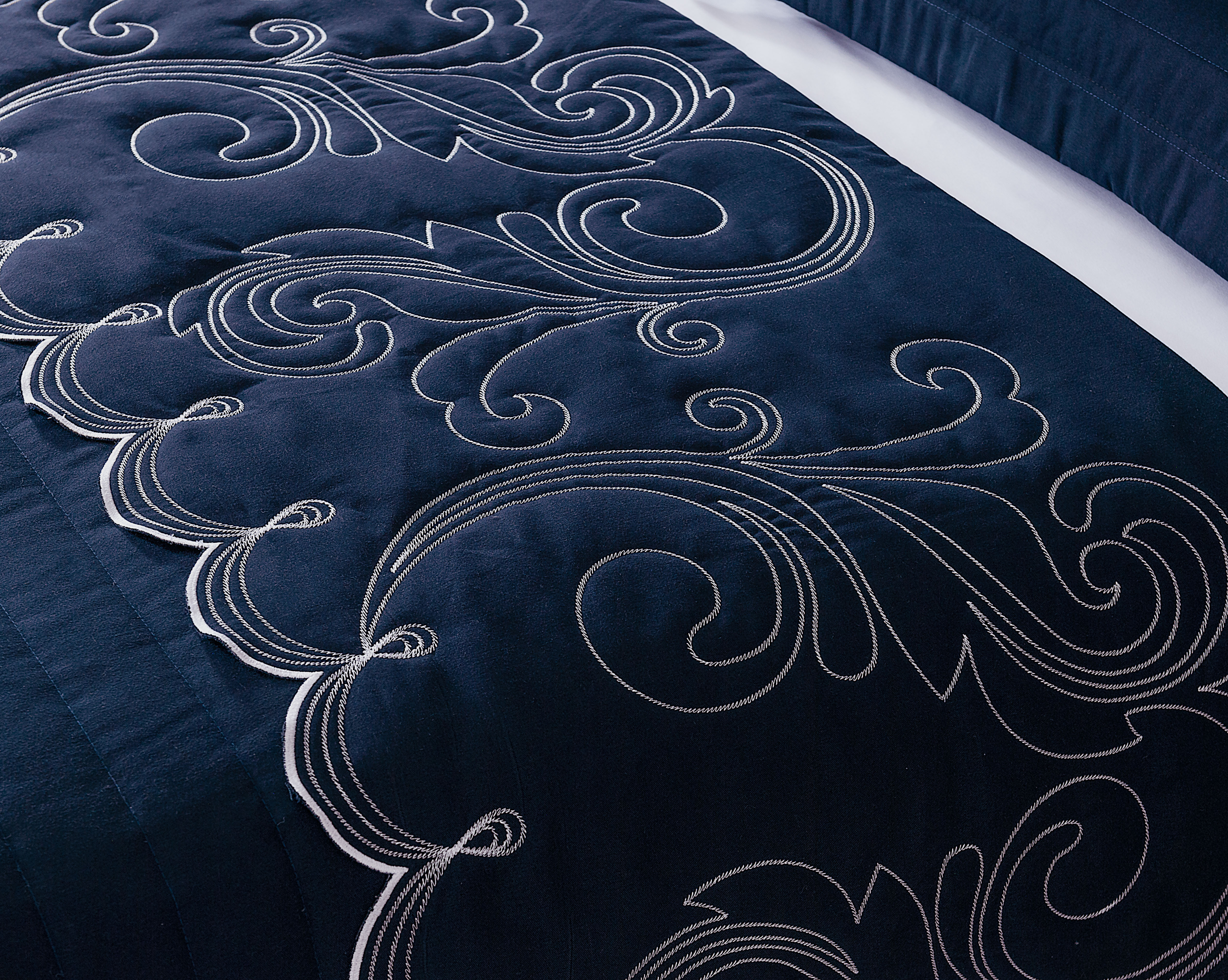 KIT ENXOVAL QUEEN VERSÁTILE DUO 06 PEÇAS - MATELASSADO E BORDADO - 4 CORES DISPONÍVEIS foto adicional 19