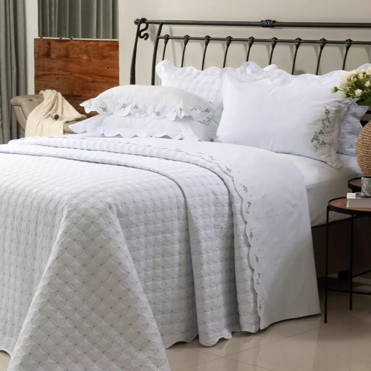 COBRE LEITO KING  VERENNA BORDADO 03 PEÇAS  - PERCAL 250 FIOS