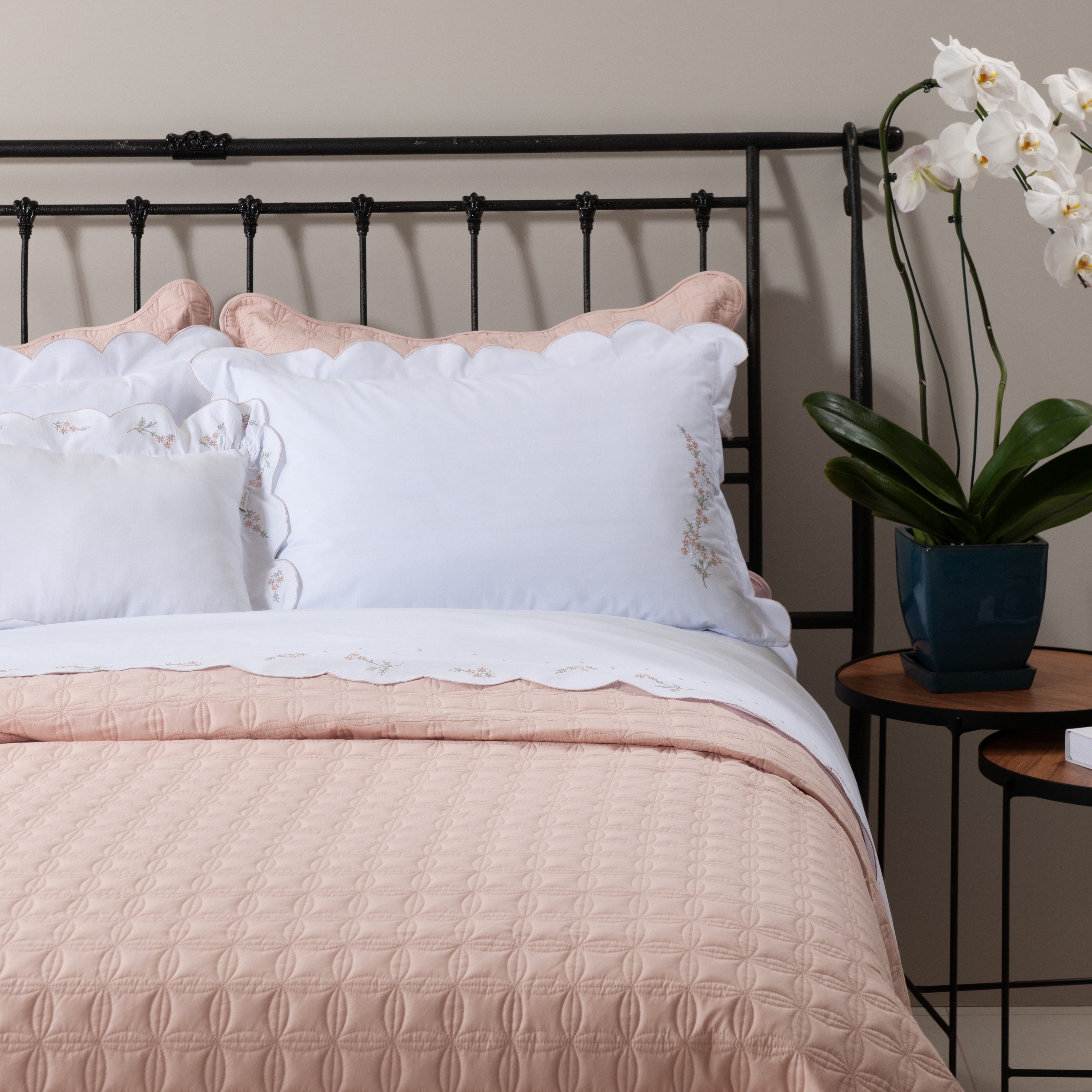 COBRE LEITO QUEEN  VERENNA BORDADO 03 PEÇAS  - PERCAL 250 FIOS foto adicional 2