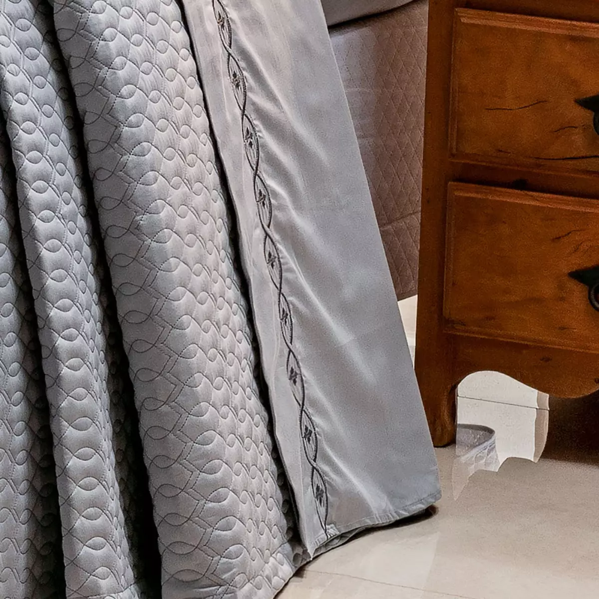 JOGO DE CAMA CASAL PADRÃO  BORDADO AYLA 4 PEÇAS - 400 FIOS EGÍPCIOS foto adicional 3