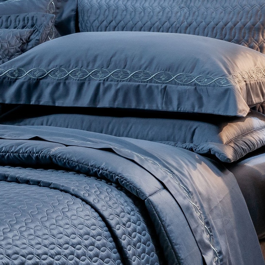 JOGO DE CAMA CASAL PADRÃO  BORDADO AYLA 4 PEÇAS - 400 FIOS EGÍPCIOS foto adicional 7