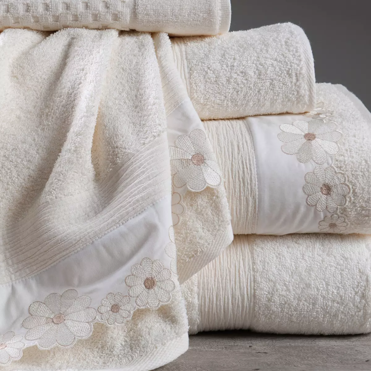 JOGO DE BANHO GIGANTE BORDADO NUANCE 05 PEÇAS  foto adicional 4