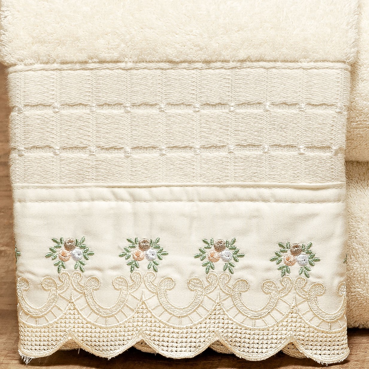 JOGO DE BANHO GIGANTE GENEBRA 5 PEÇAS - 400 FIOS foto adicional 1