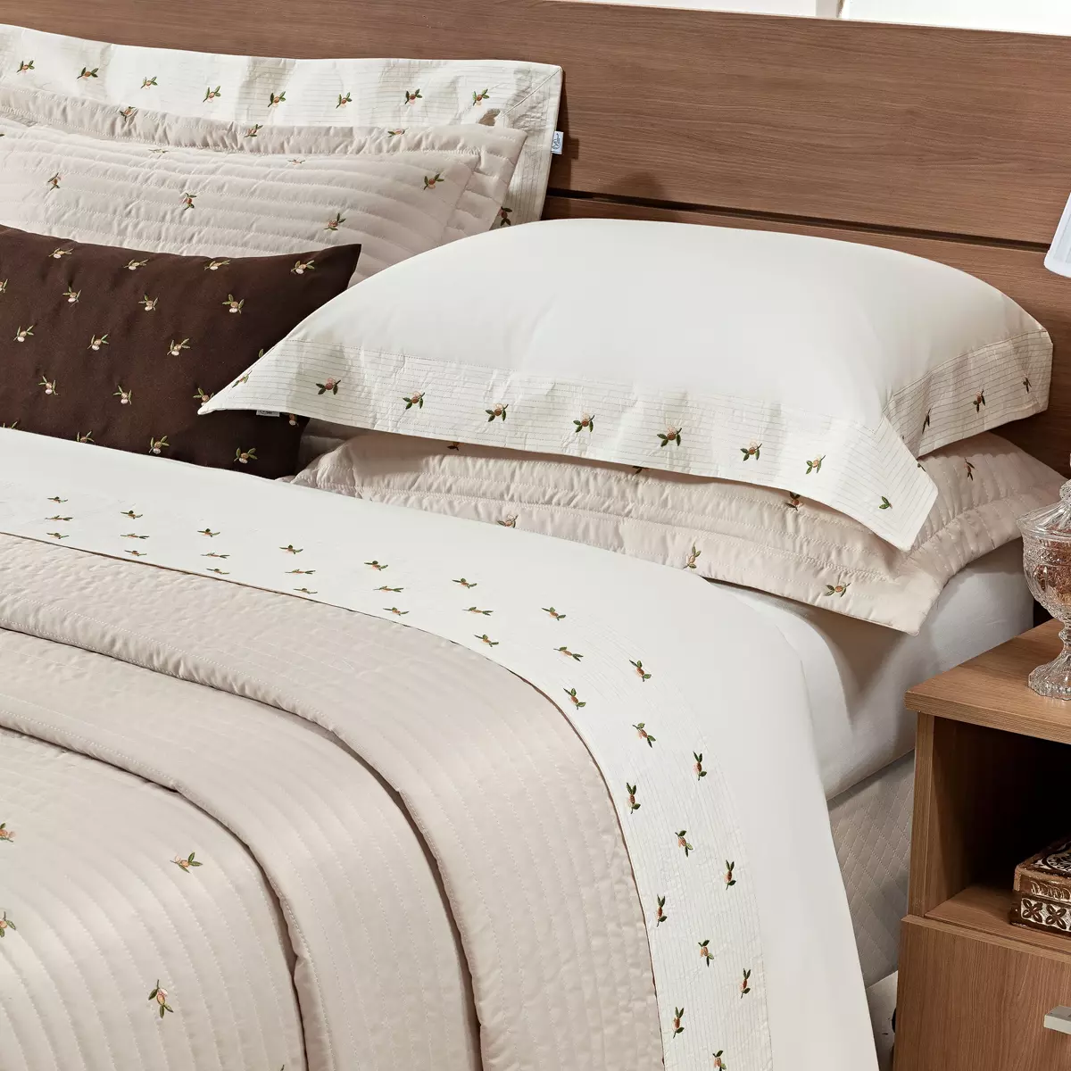 JOGO DE CAMA CASAL IPANEMA 04 PEÇAS -  PERCAL 200 FIOS - BORDADO