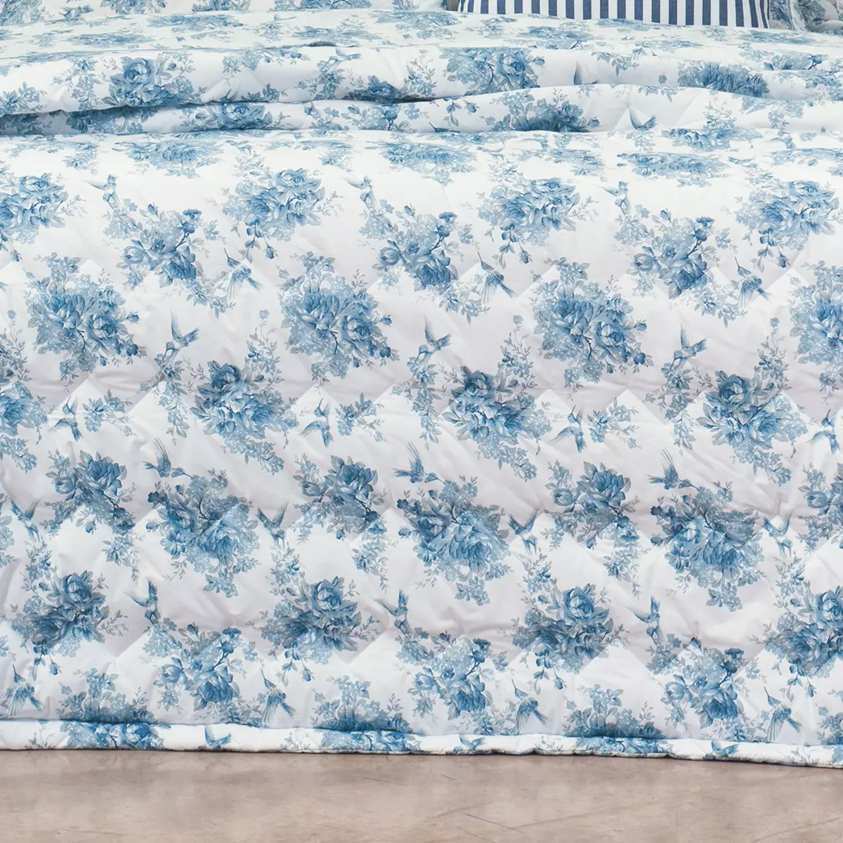 COBRE LEITO SUPER  KING  POEME 3 PEÇAS - PERCAL 300 FIOS ACETINADOS foto adicional 2