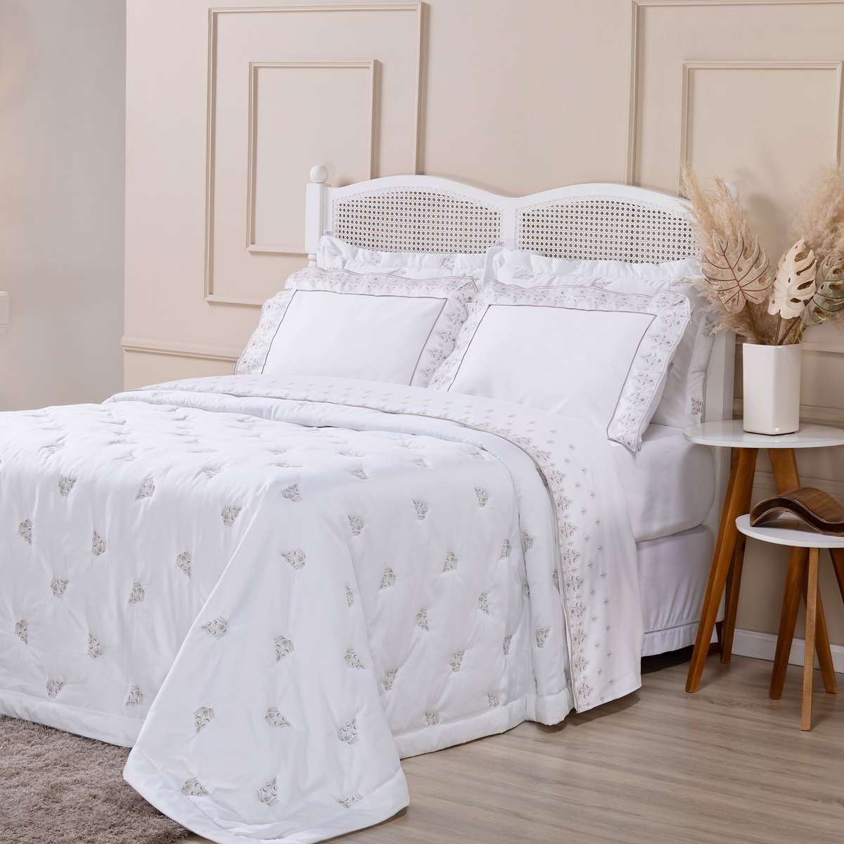 COBRE LEITO QUEEN IMPERIAL BORDADO 3 PEÇAS - 400 FIOS  ACETINADOS 100% ALGODÃO