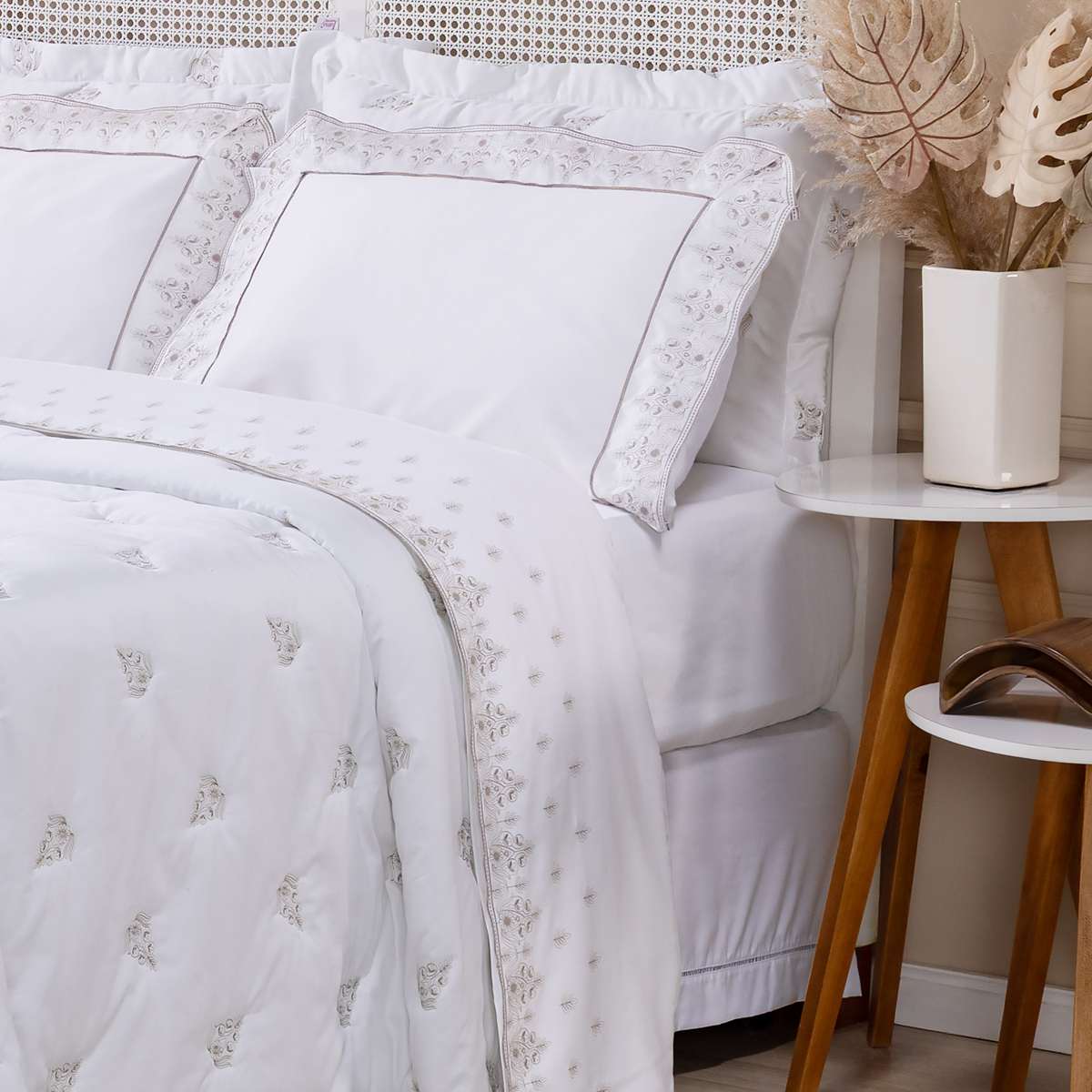 JOGO DE CAMA QUEEN IMPERIAL BORDADO 4 PEÇAS - PERCAL 400 FIOS ACETINADOS 100% ALGODÃO foto adicional 1
