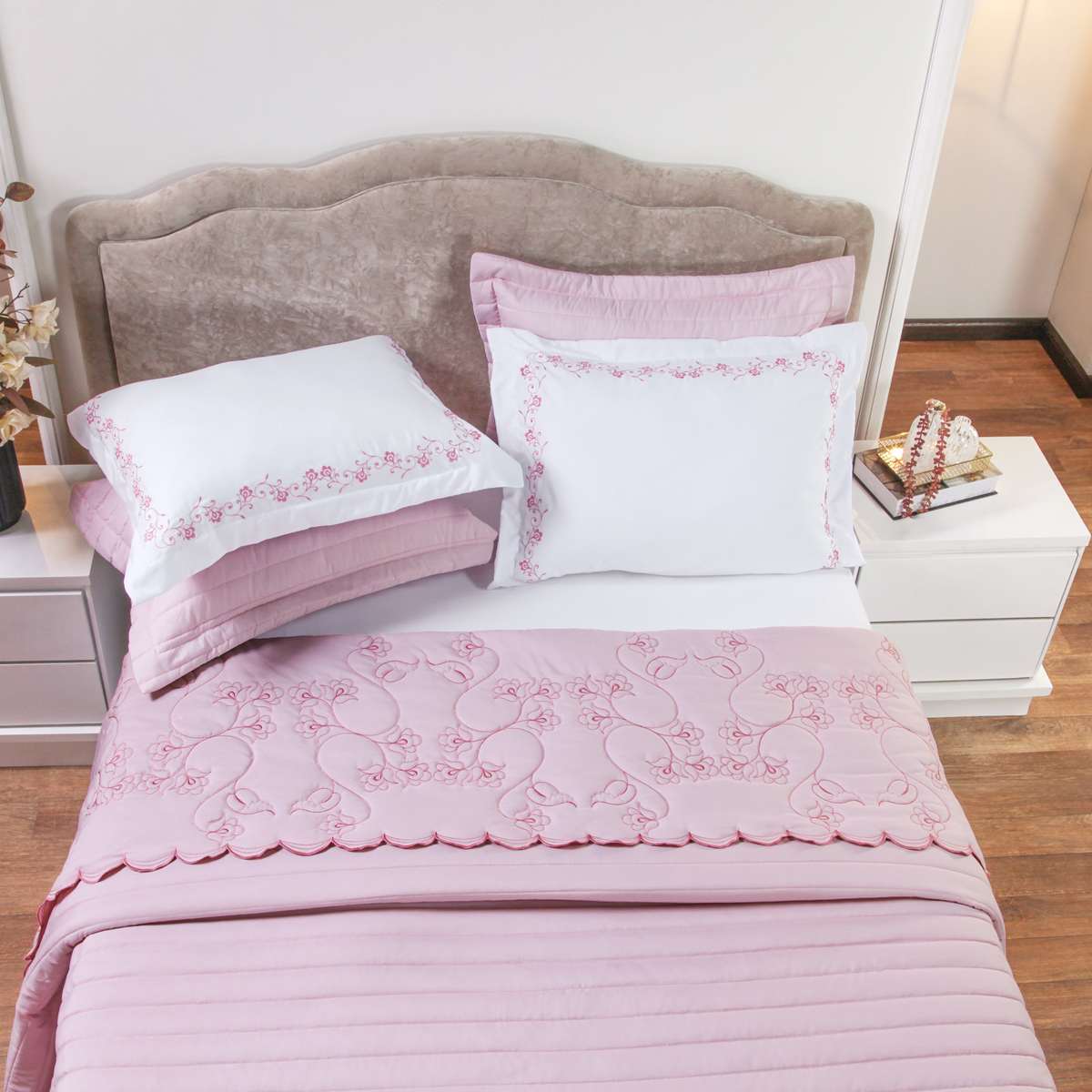 KIT ENXOVAL KING VERSÁTILE DUO 06 PEÇAS - MATELASSADO E BORDADO FLORAL foto adicional 1