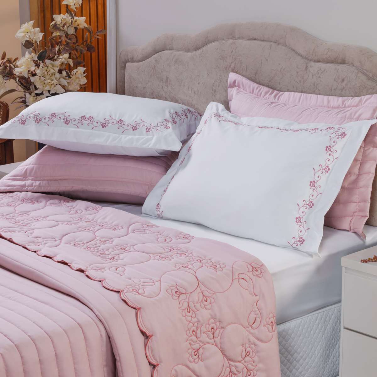 KIT ENXOVAL QUEEN VERSÁTILE DUO 06 PEÇAS - MATELASSADO E BORDADO  FLORAL foto adicional 2