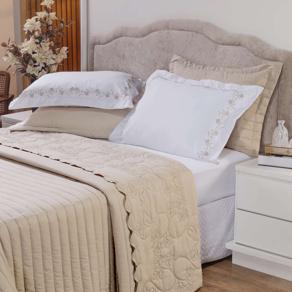 KIT ENXOVAL QUEEN VERSÁTILE DUO 06 PEÇAS - MATELASSADO E BORDADO  FLORAL foto adicional 5